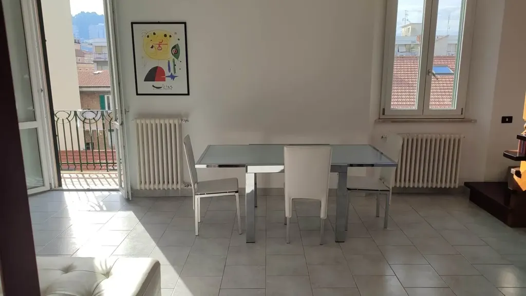 Salle à manger - Four-Room Apartment with Balcony in Ancona