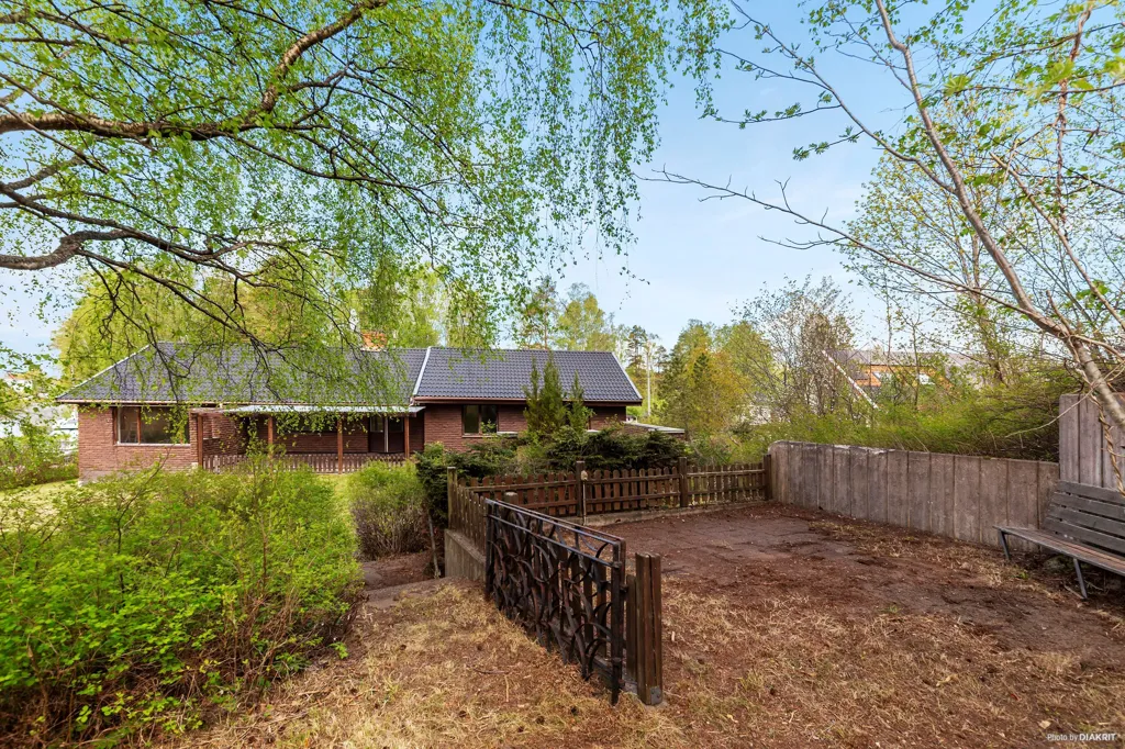 Garden - Villa with Garden in Trollbäcken, Stockholm