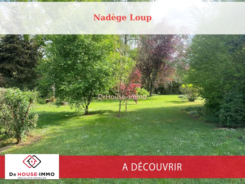 Jardin - Pavillon Traditionnel avec Piscine à Charbuy