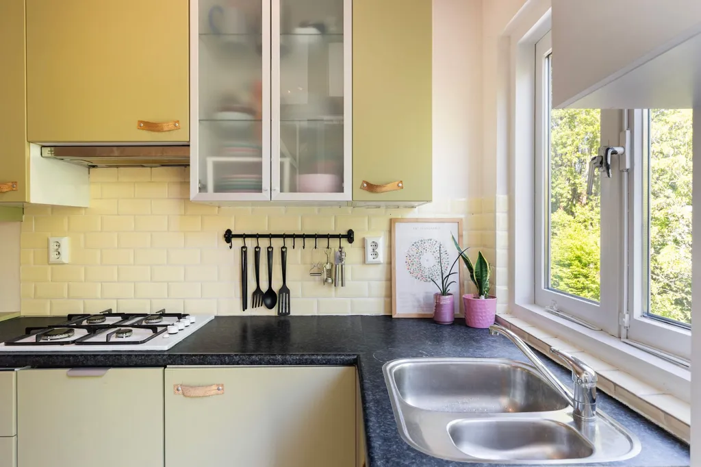 Cuisine - Charming Apartment with Two Balconies in Agniesebuurt