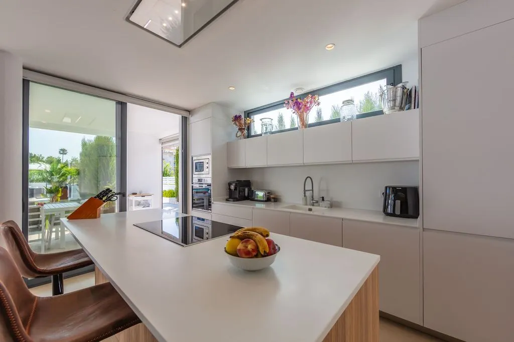 Cuisine - Contemporary Villa with Sea View in La Duquesa