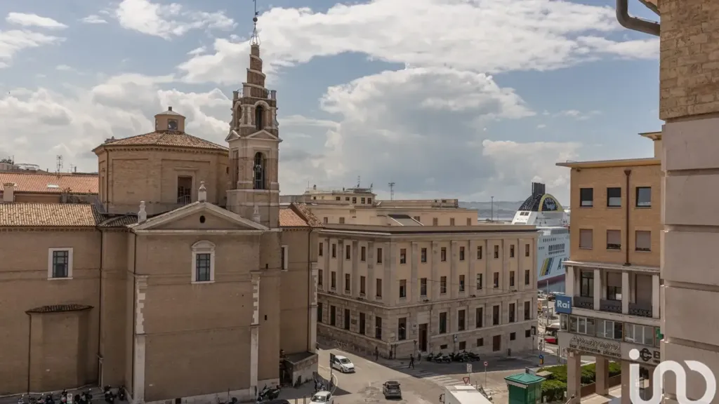 Balcon - Historic Apartment with Artwork in Ancona