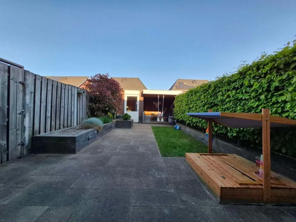 Aed - Modern Corner House with Garden in Oirschot