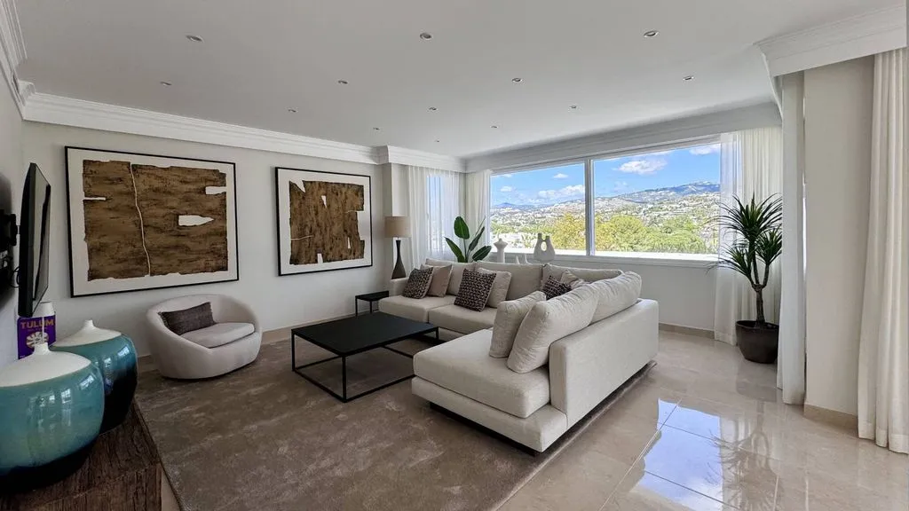 Elutuba - Penthouse with Golf Course Views in Marbella