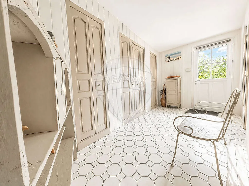 Lavanderia - House with Garden in Senlis