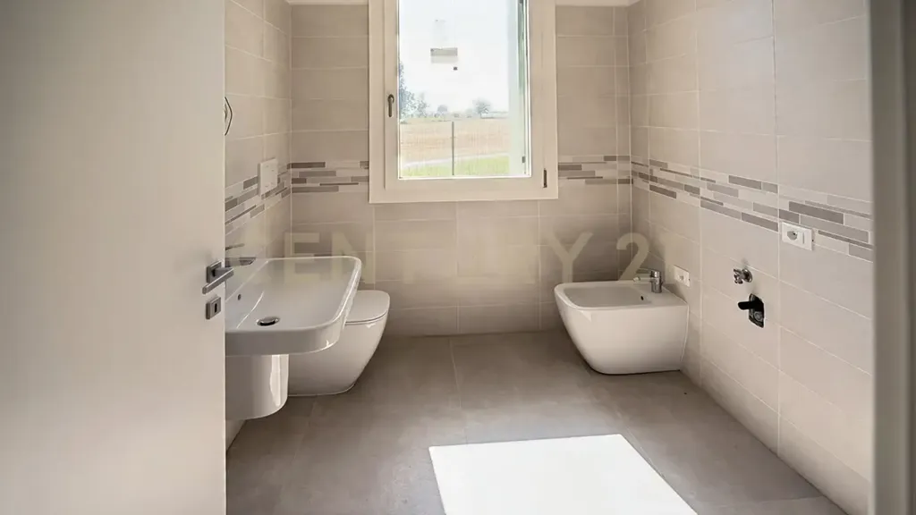 Bathrooms - New Ground-Floor Flat with Garden in Zevio