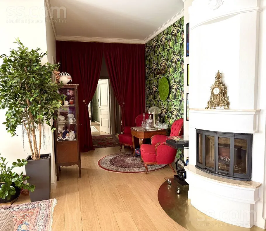 Elutuba - Three-Bedroom Apartment with Balcony in Vecrīga, Rīga