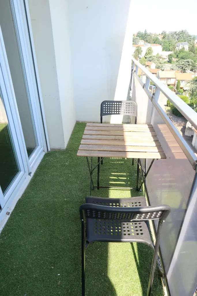 Rõdu - 2-Bedroom Apartment with Rooftop View in Saint-Étienne
