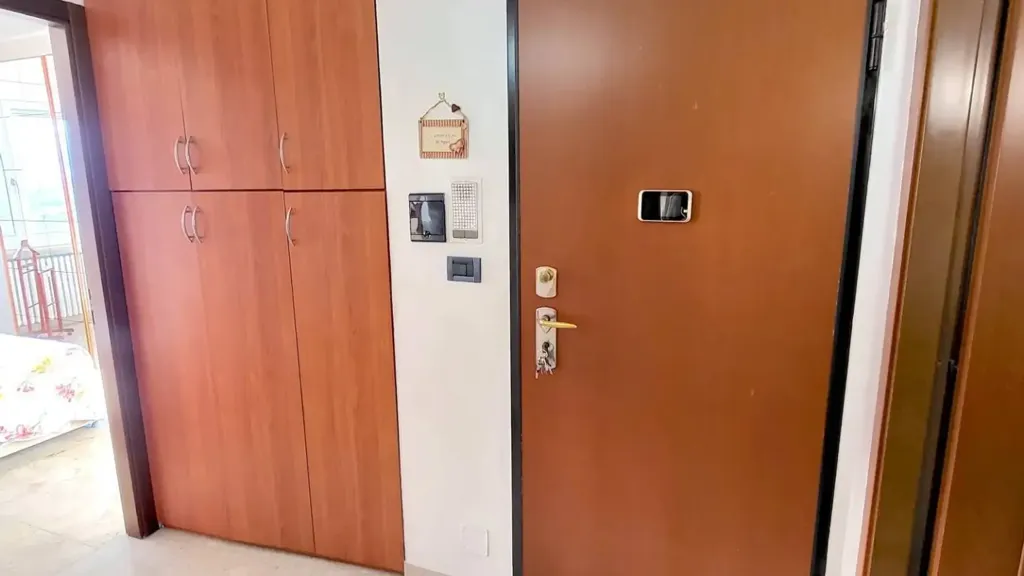 Entrée - Triplex with Panoramic View in Turin