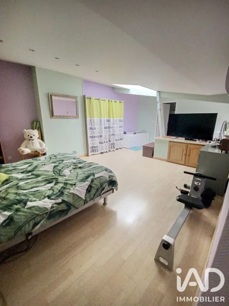 Chambres - Maison avec Piscine et Garage à Tergnier