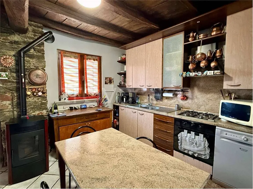 Cuisine - Rustic Semi-detached House with Balcony in Armeno