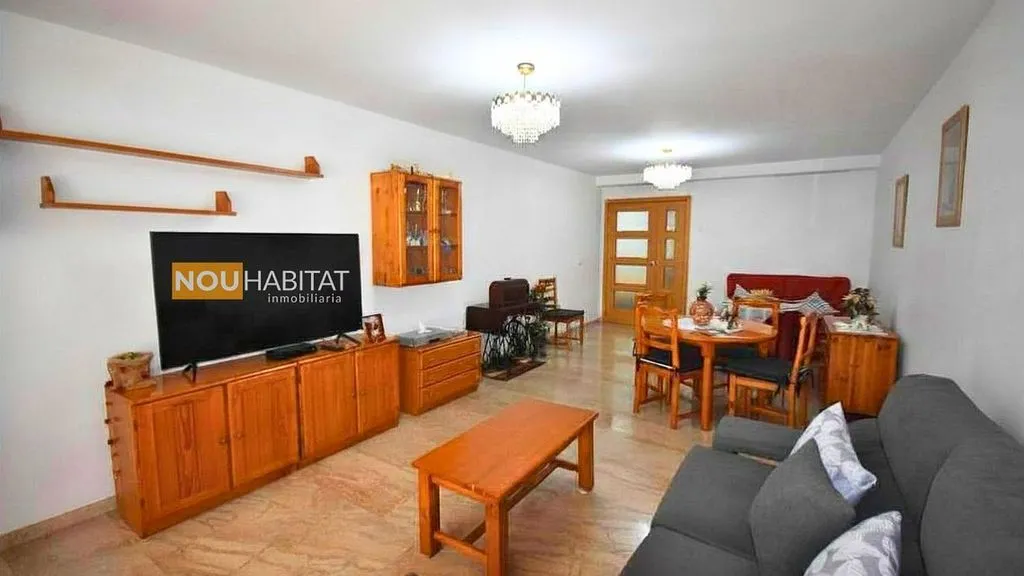 Séjour - Apartment with Balcony and Garage in Montroy