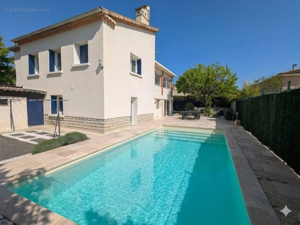 Piscine - Maison Charmante avec Piscine à Luynes