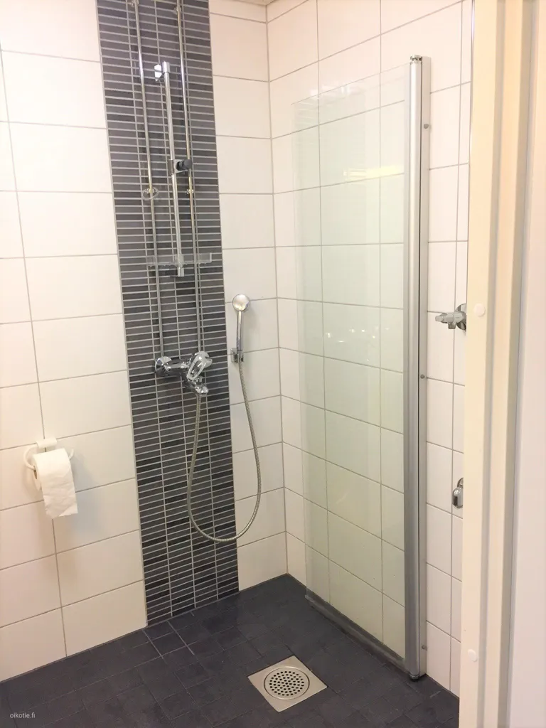 Bathrooms - Room in Modern Shared Apartment near Myllypuro