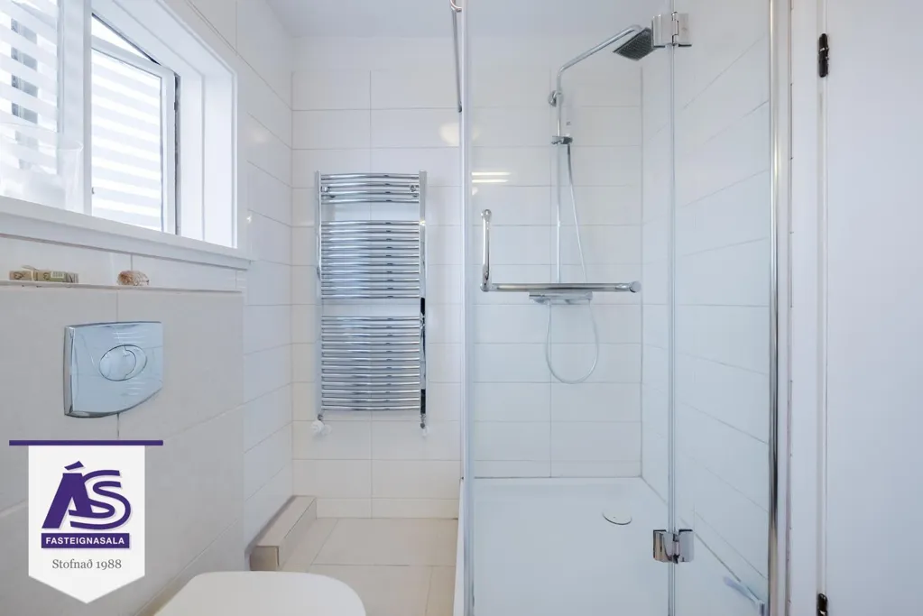 Bagni - 5-6 Bed Apartment with Sea View in Hafnarfjörður