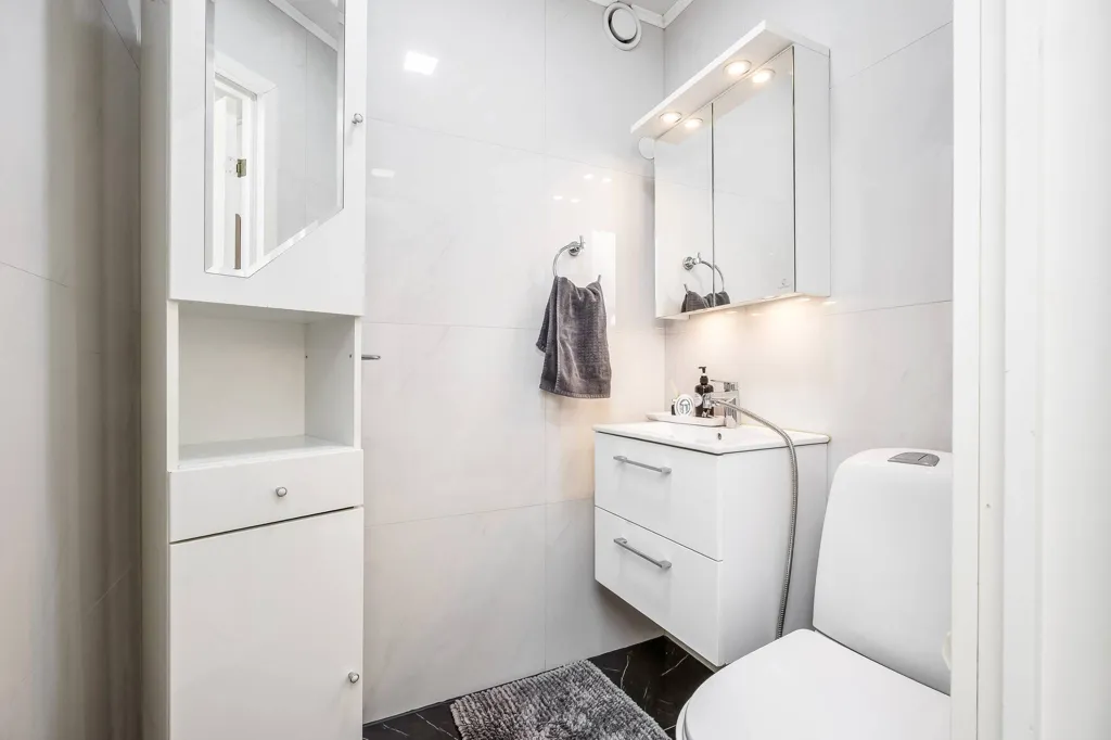 Salles de bain - Four-Room Apartment with Balcony in Högaholm
