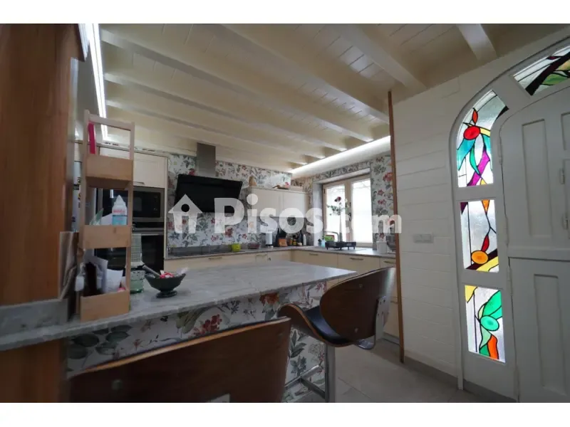 Cuisine - Chalet with Traditional Architecture in Cudón