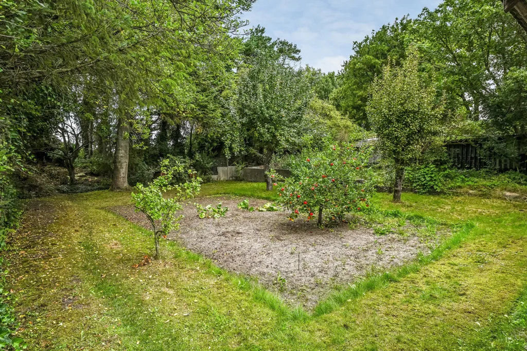Jardin - 1930s Villa with Garden in Vorbasse