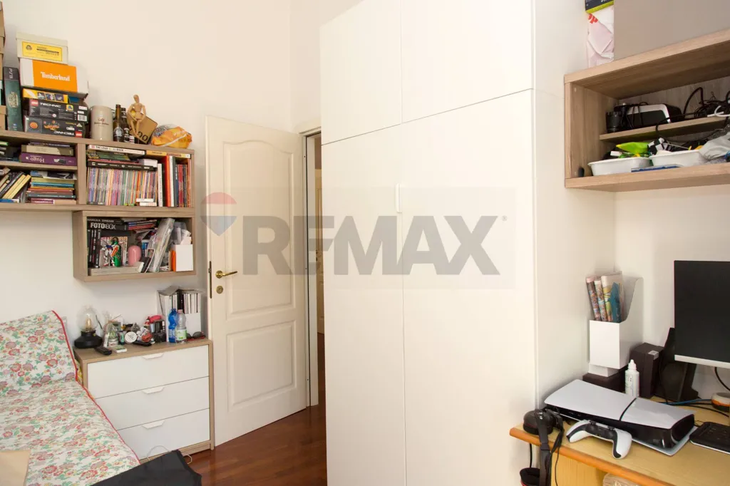 Bureau - Bifamiliar Villa with Terrace in Anzio