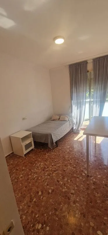 Chambres - Furnished Flat with Balcony in Valencia