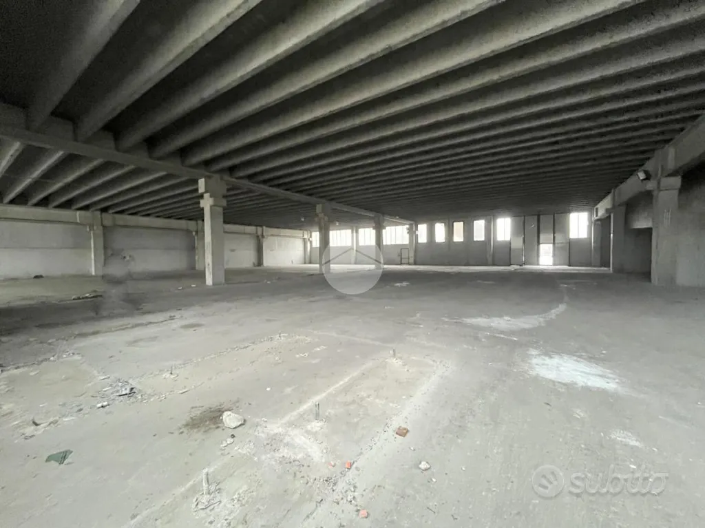 Stanze - Warehouse with Open Space in Cellatica