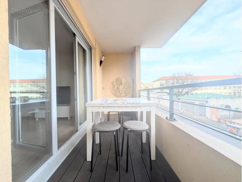 Balcony - T2 with Balcony and Parking in Lyon