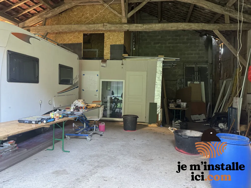Garage - Corps de Ferme à Rénover avec Vue Campagne à Quincieu