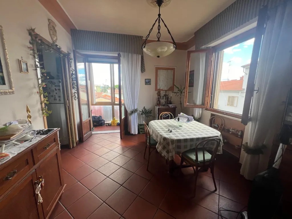 Söögituba - Quadrilocale with Terrace in Empoli