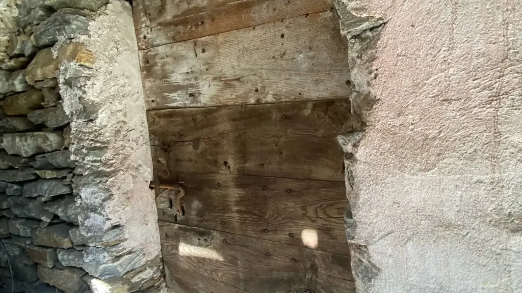 Pièces - Rustic Cottage with Balcony in Samolaco