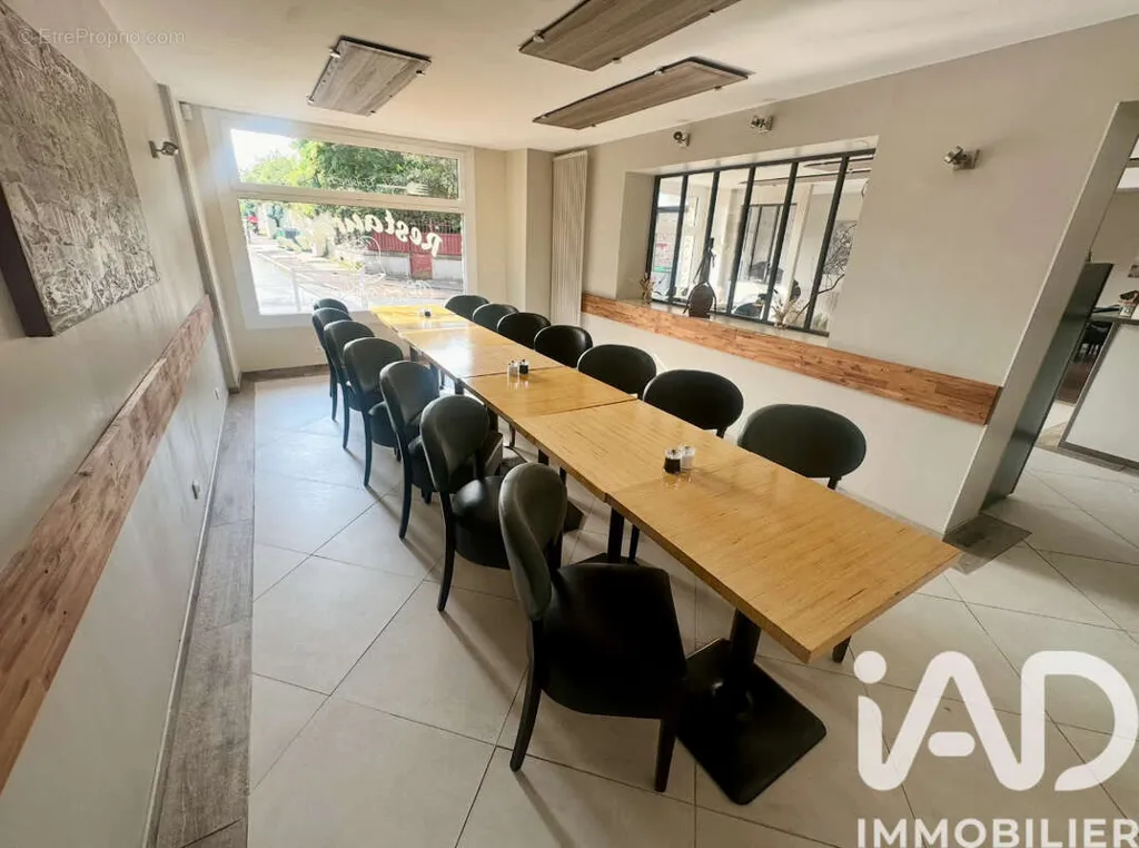Dining Room - Restaurant with Terrace in Saint-Germain-Les-Arpajon