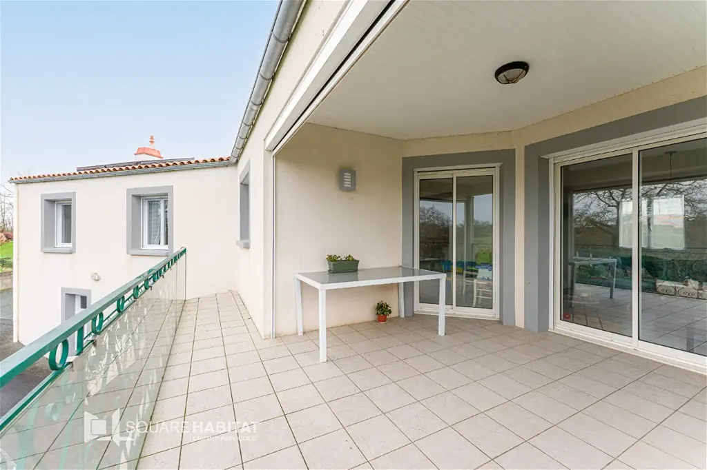 Balcon - Maison de Campagne avec Sous-Sol à Bellevigny