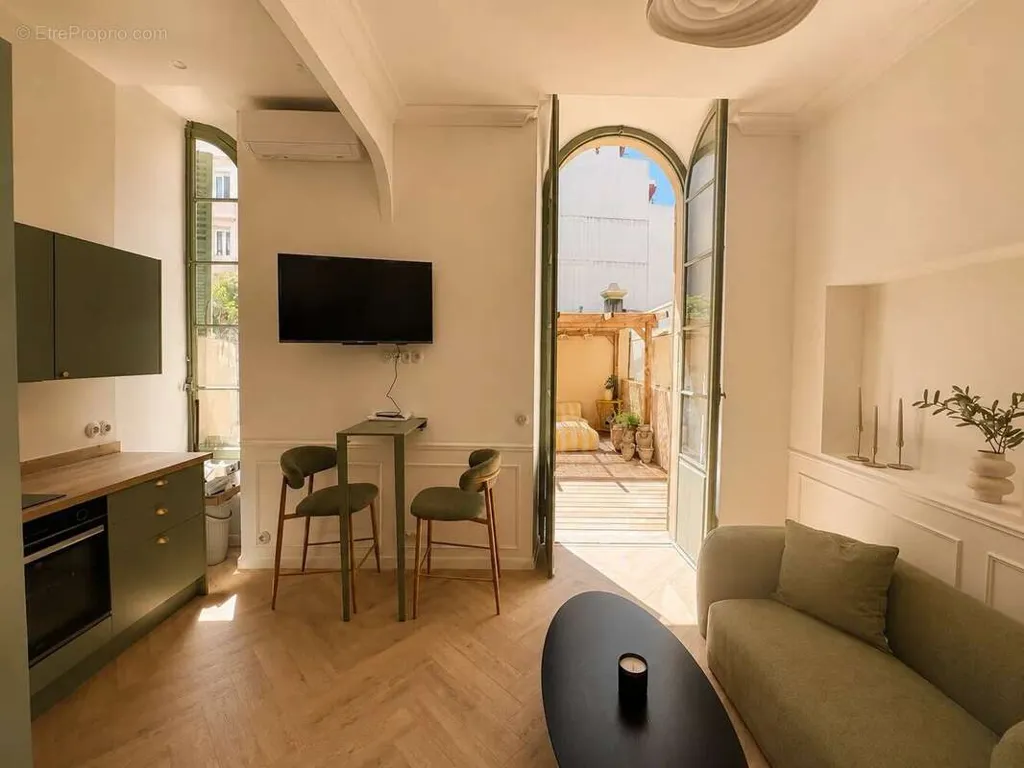 Séjour - Studio Rénové avec Terrasse au Carré d'Or