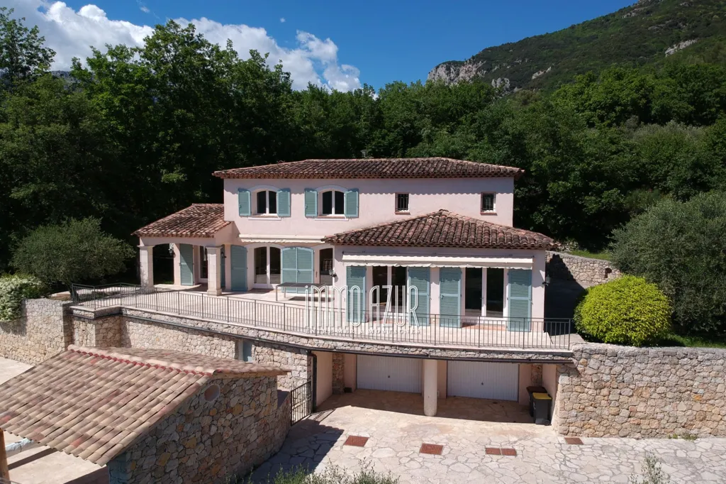 Extérieur - Villa Récemment Construite avec Piscine à Proximité des Collines