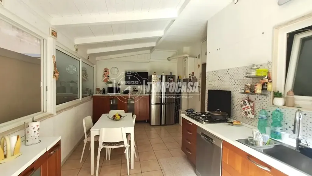 Köök - Fully Renovated Apartment with Terrace in Adelfia