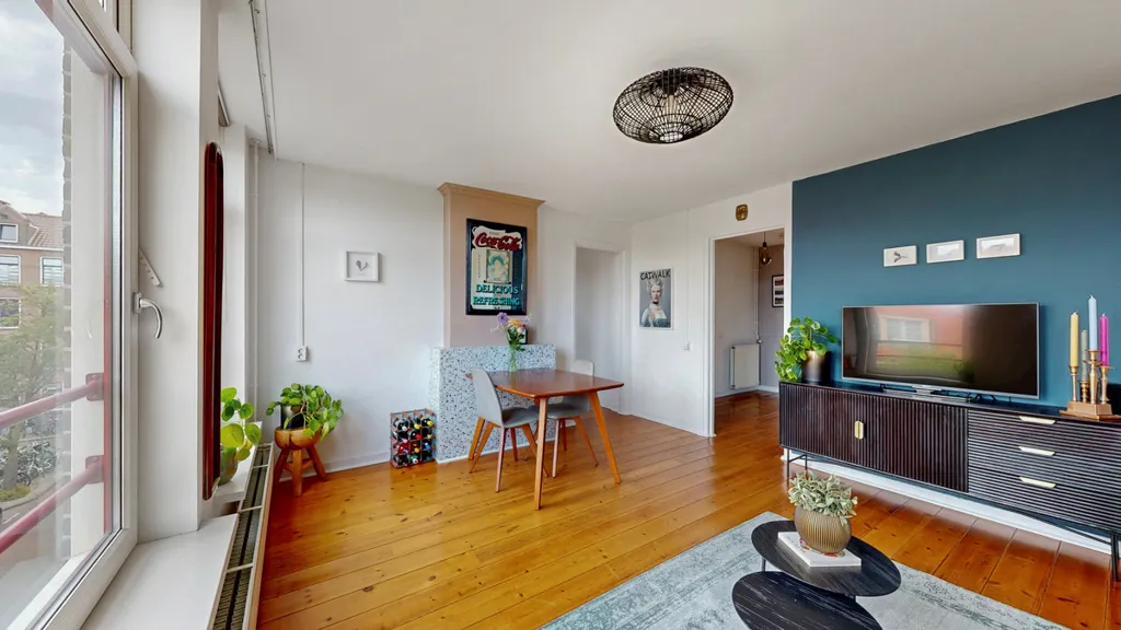 Elutuba - Light-Filled Apartment with South Balcony in Amsterdam