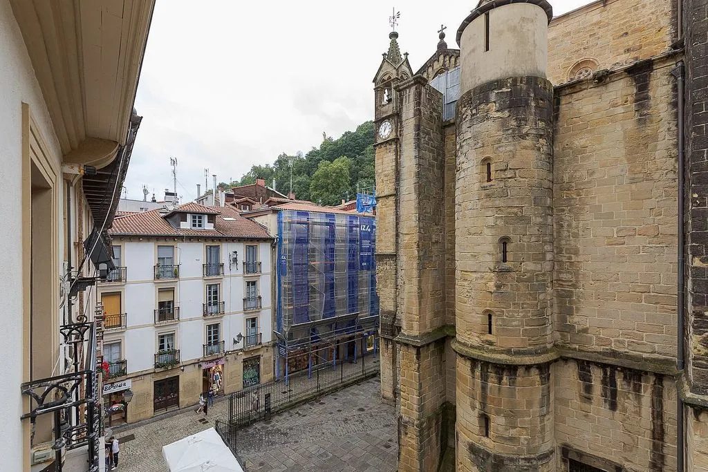 Balcon - 1-Bedroom Apartment with Elevator in Old Town