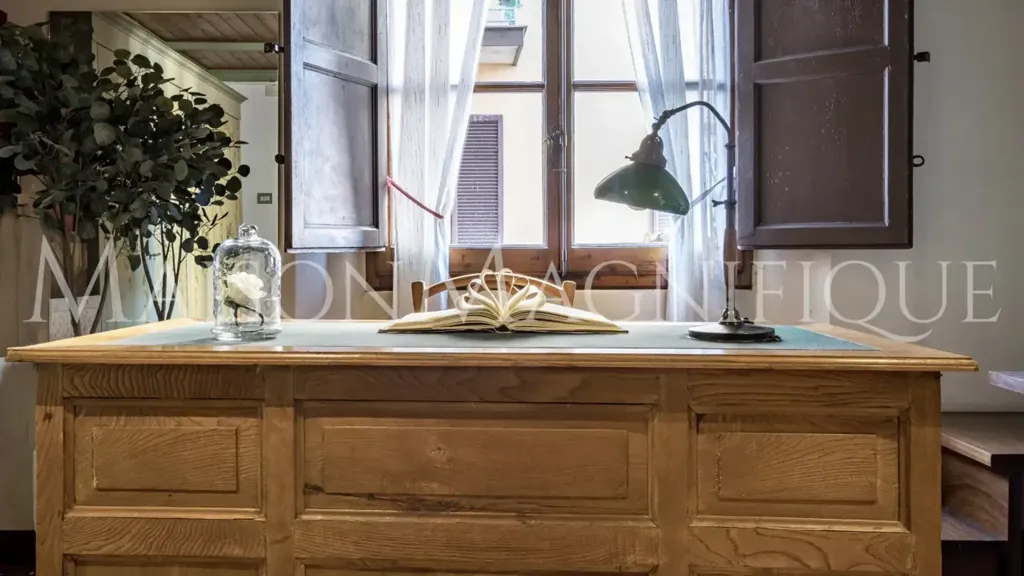 Office - Historic Apartment with Views in Bologna Centre