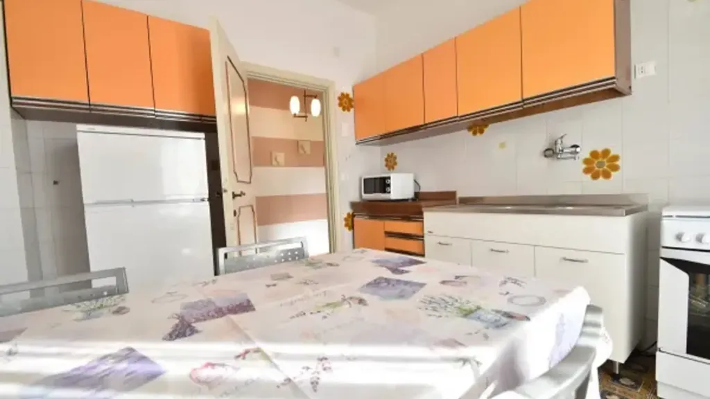 Cuisine - Spacious 3-Room Apartment with Balcony in Loano
