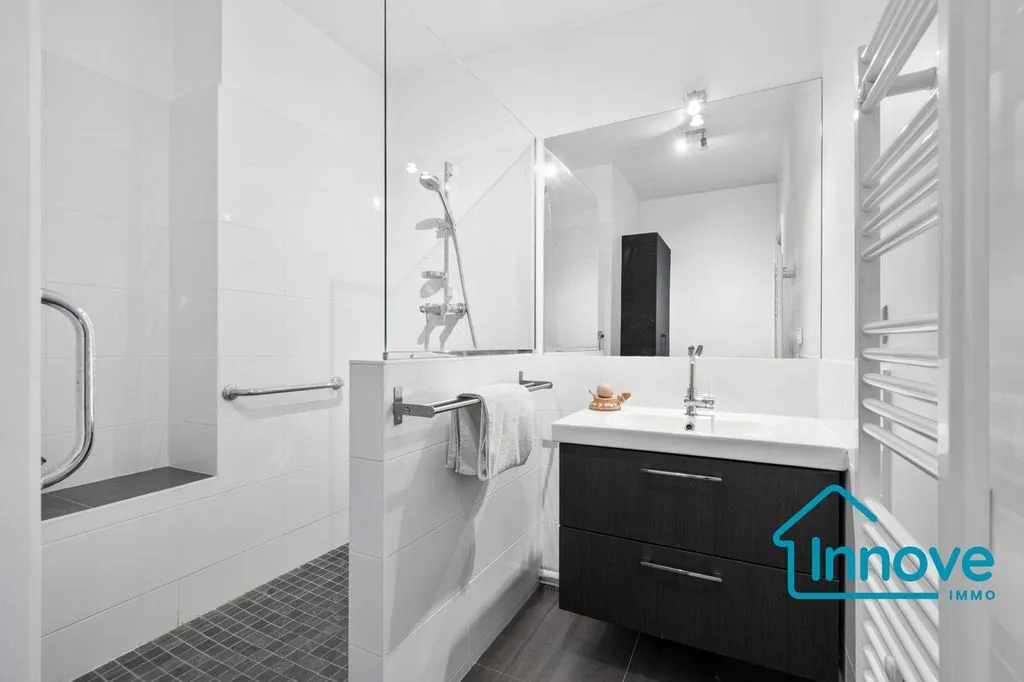 Bathrooms - Luxury Flat with West View in Le Chesnay