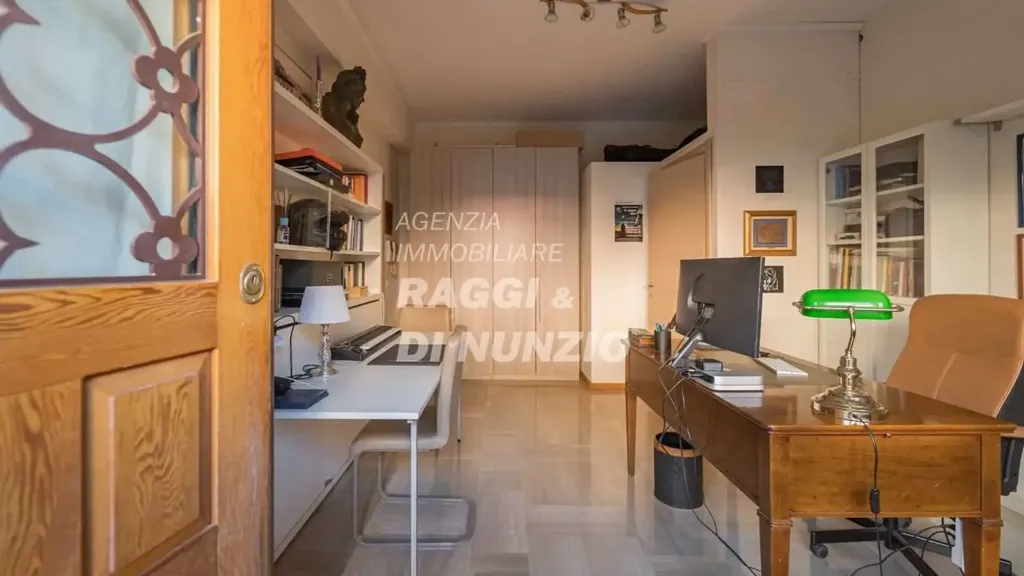 Bureau - Independent Villa Apartment with Garden in Grottaferrata