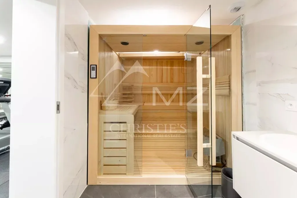 Toad - Contemporary Villa with Sea View in Mougins