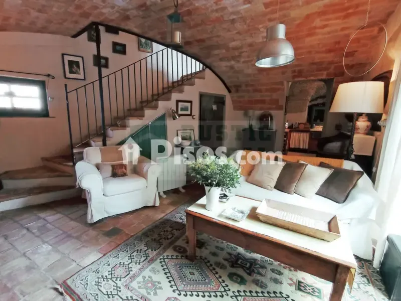 Elutuba - Rustic House with Patio near Ventalló