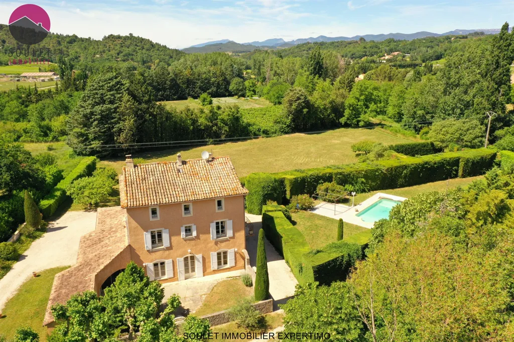 Õhuvaade - Villa with Pool and Garden near Malaucène