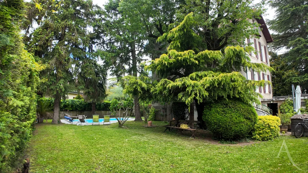 Jardin - Villa des Années 30 avec Piscine dans Quartier Calme