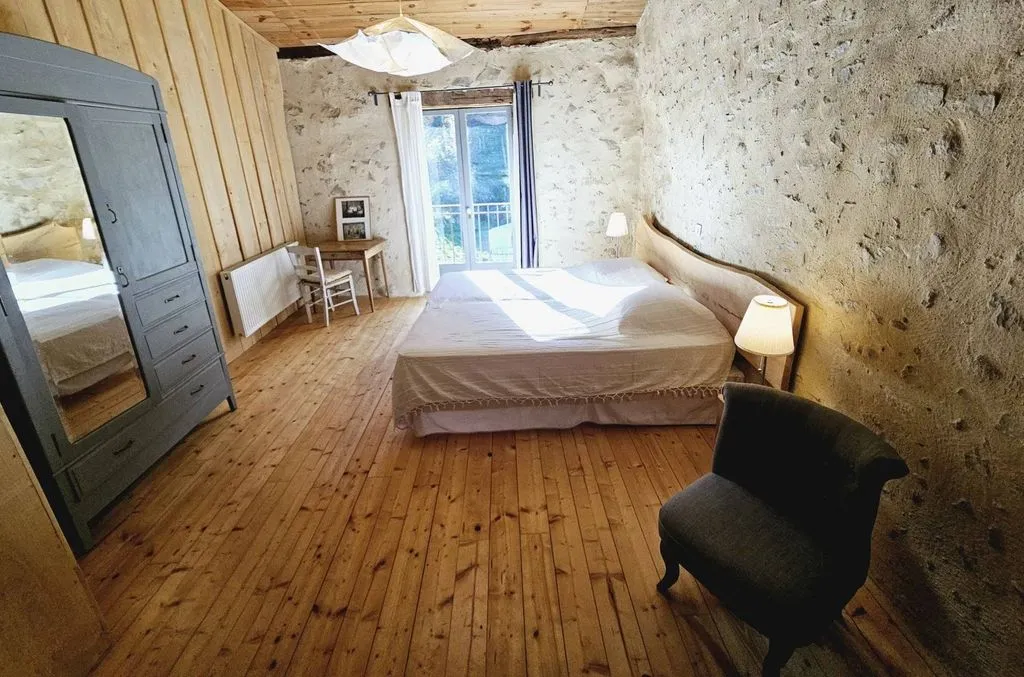 Chambres - Maison Luxueuse avec Vue Montagne à Axat