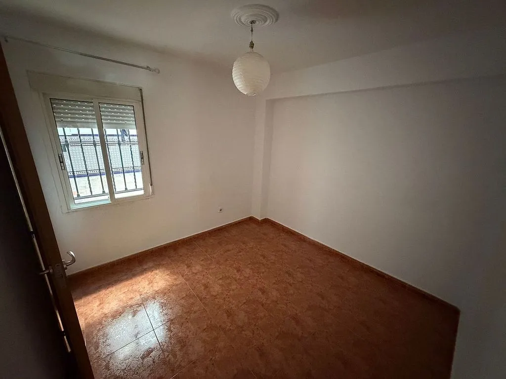 Stanze - 3-Bedroom Flat with Private Patio in Rochelambert