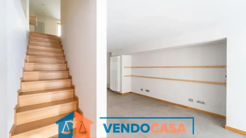 Pièces - Office Space with Balcony in Cuneo