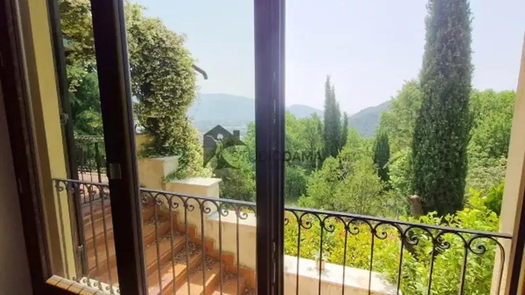 Balcone - Villa with Extensive Land in Collebeato