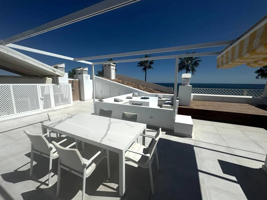 Terrasse - Frontline Duplex Penthouse with Sea View in Estepona