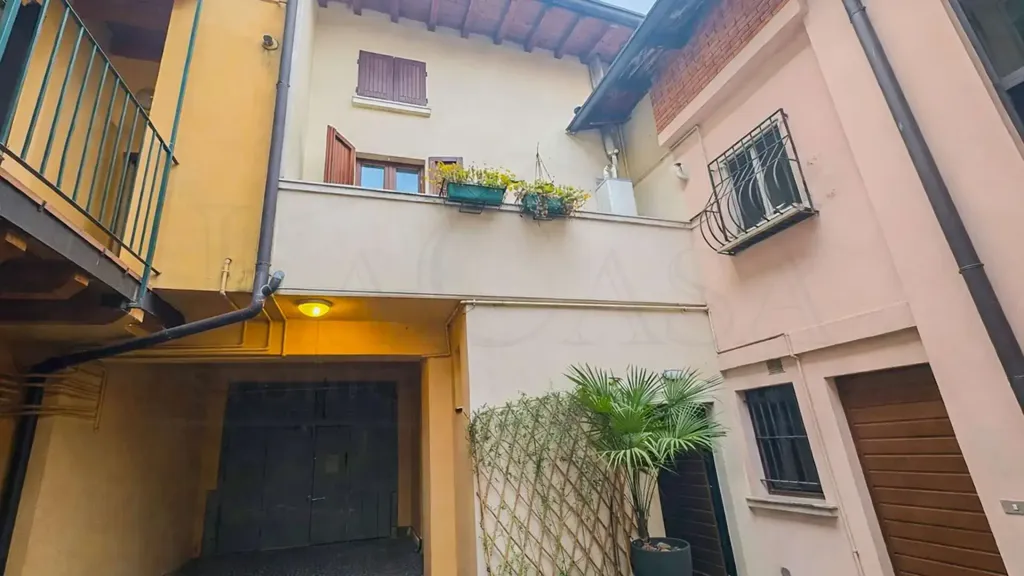 Jardin - Occupied Trilocale with Balcony in Brescia